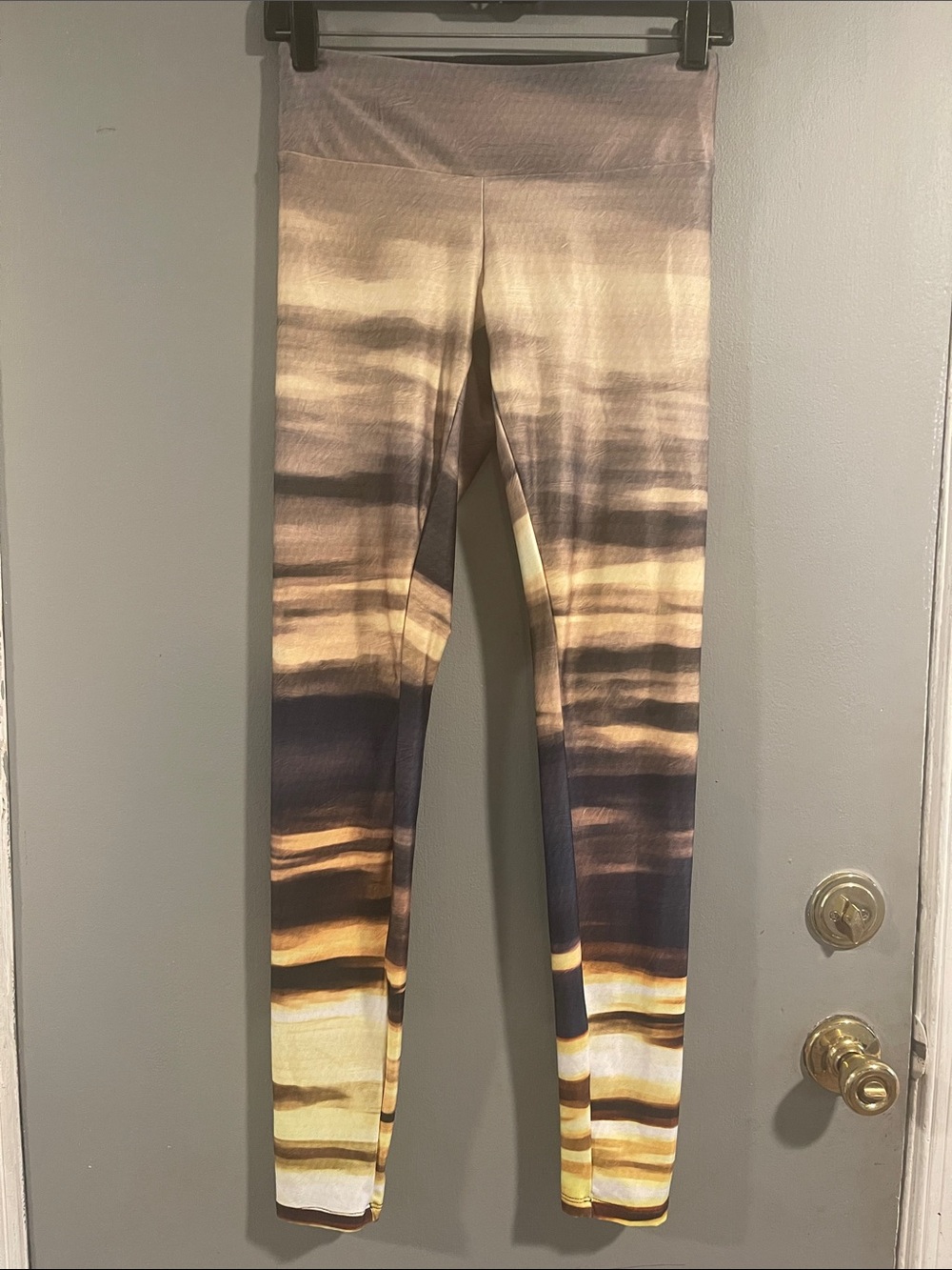 Mellivora Women’s Sunset Stripe Leggings - Neutral‎ Tones Size S